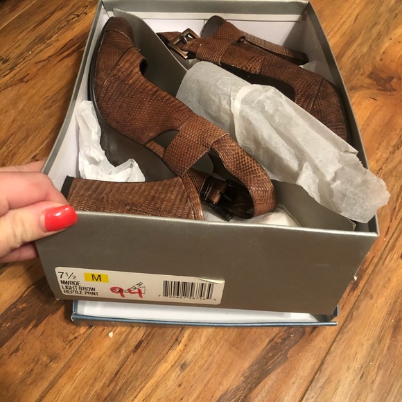 Nine West Roe heels! - Picture 3 of 5